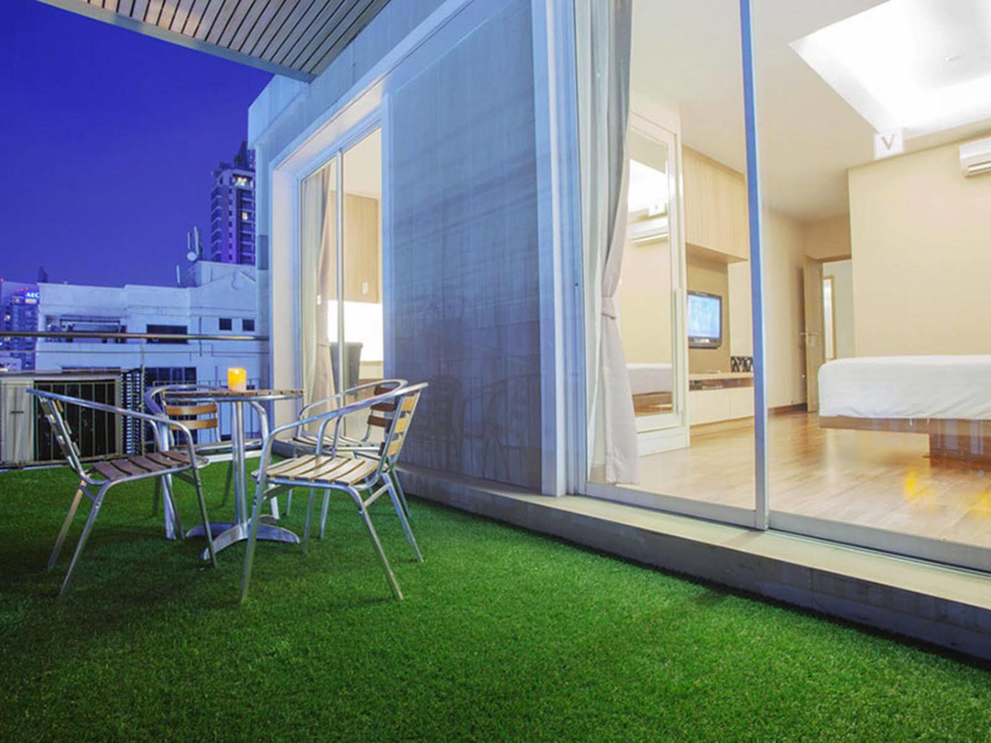V Residence Банкок Екстериор снимка