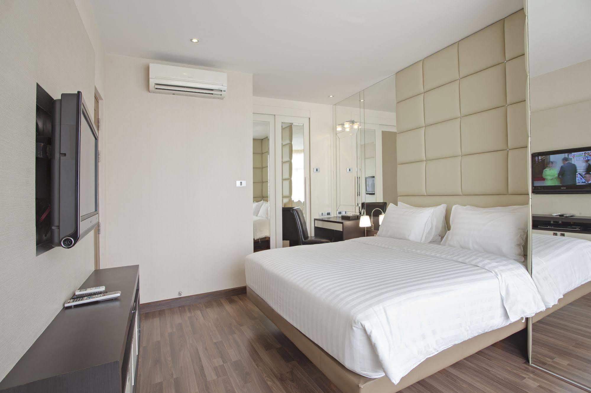 V Residence Банкок Екстериор снимка