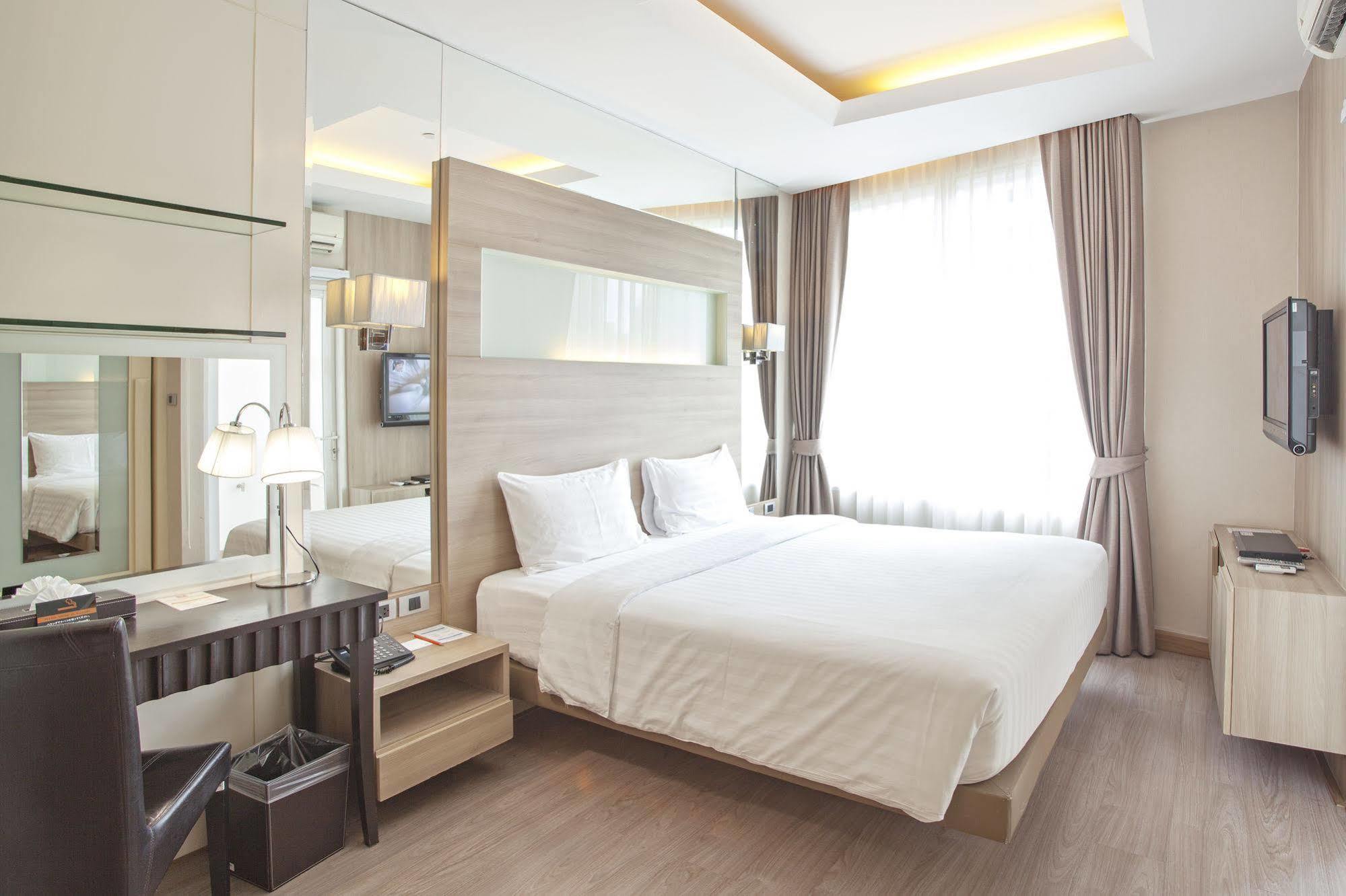 V Residence Банкок Екстериор снимка