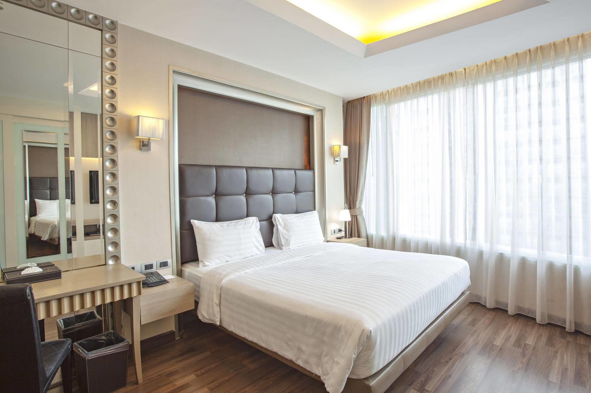 V Residence Банкок Екстериор снимка