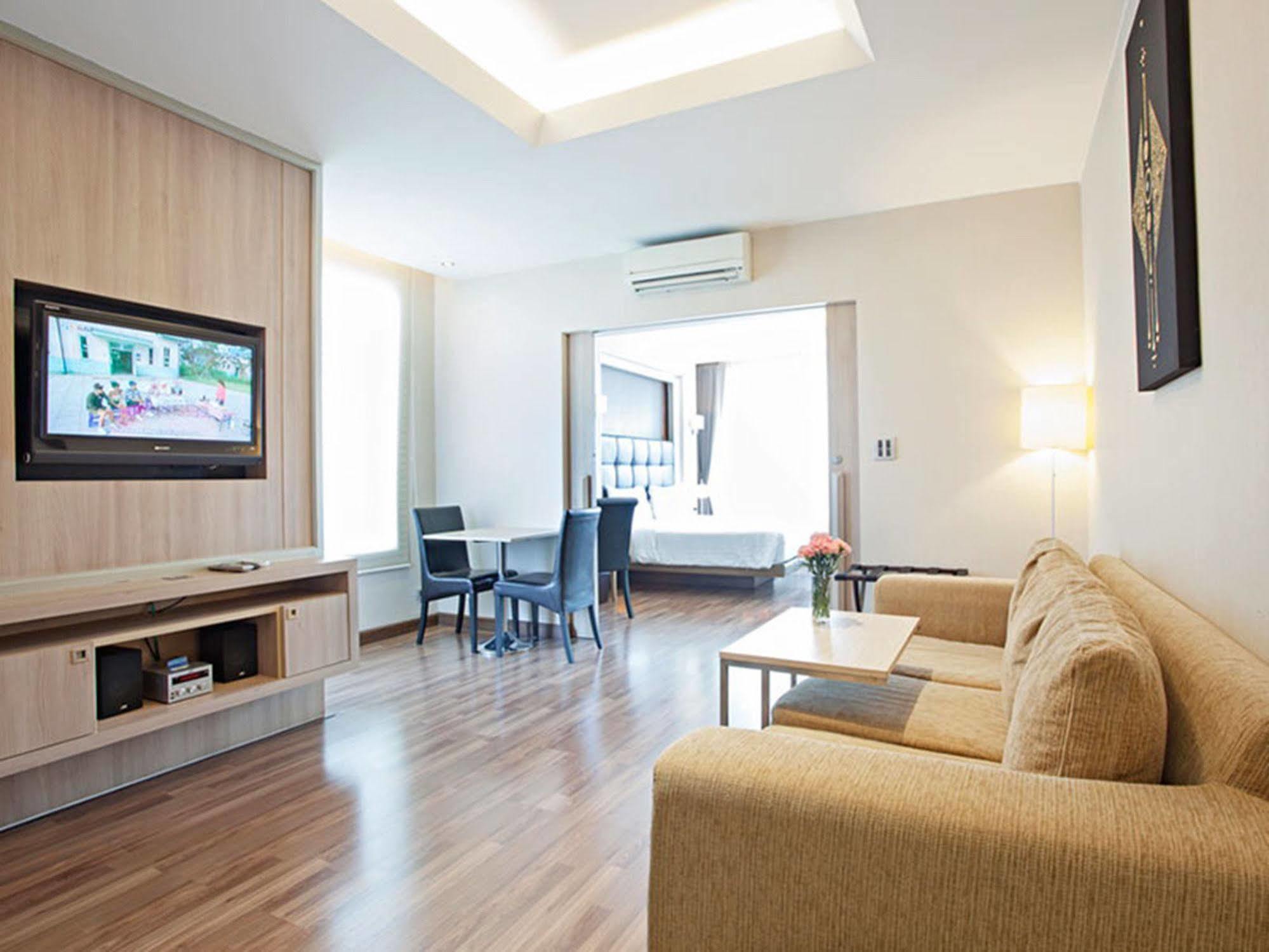 V Residence Банкок Екстериор снимка