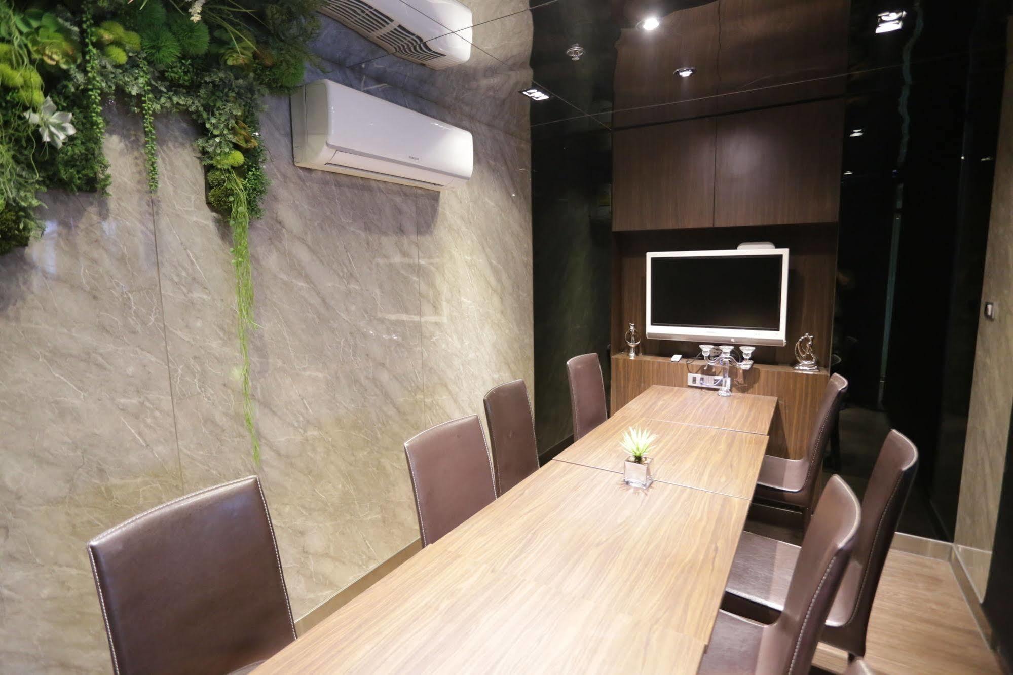 V Residence Банкок Екстериор снимка